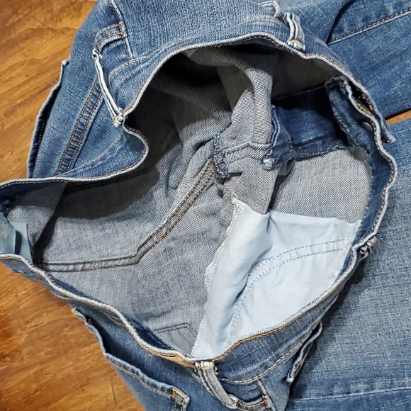 Levi's 515 Capri Denim Jeans - Picture 9 of 9